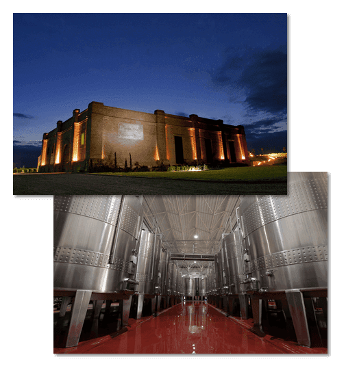 Bodega exterior de noche y tanques de acero